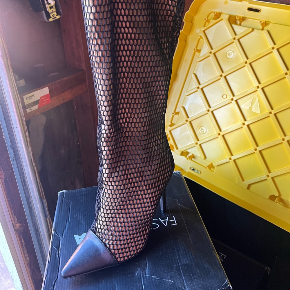 Fishnet knee length boots - Picture 5 of 5